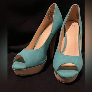 Aqua and tan pumps